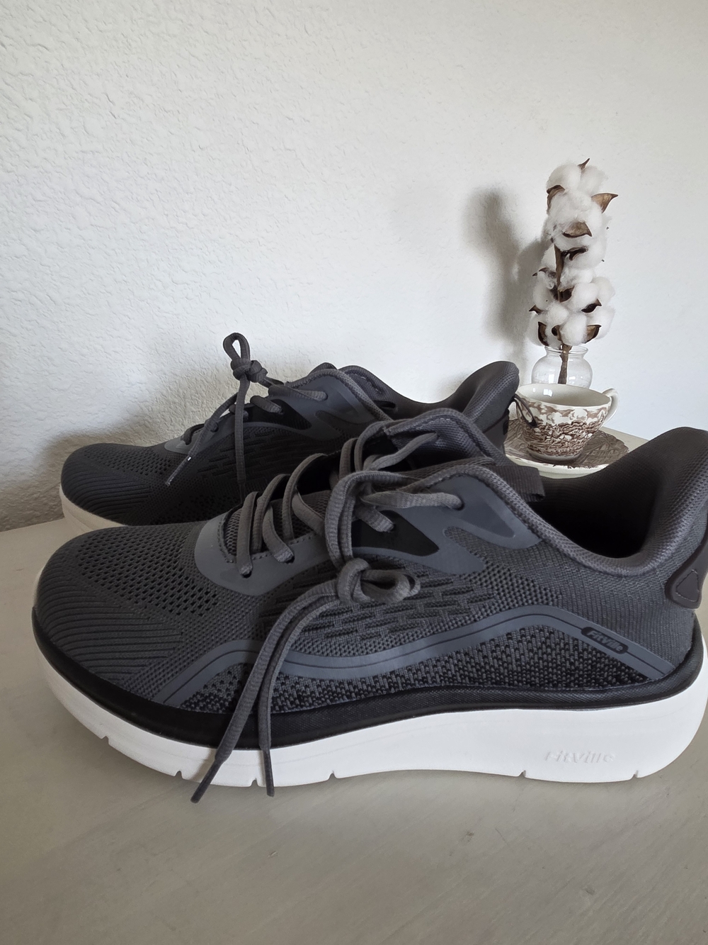 NEW W/TAGS>>Fitville Men's Sz. 9.5 Comfort Men's Athletic Running Shoes - Gray